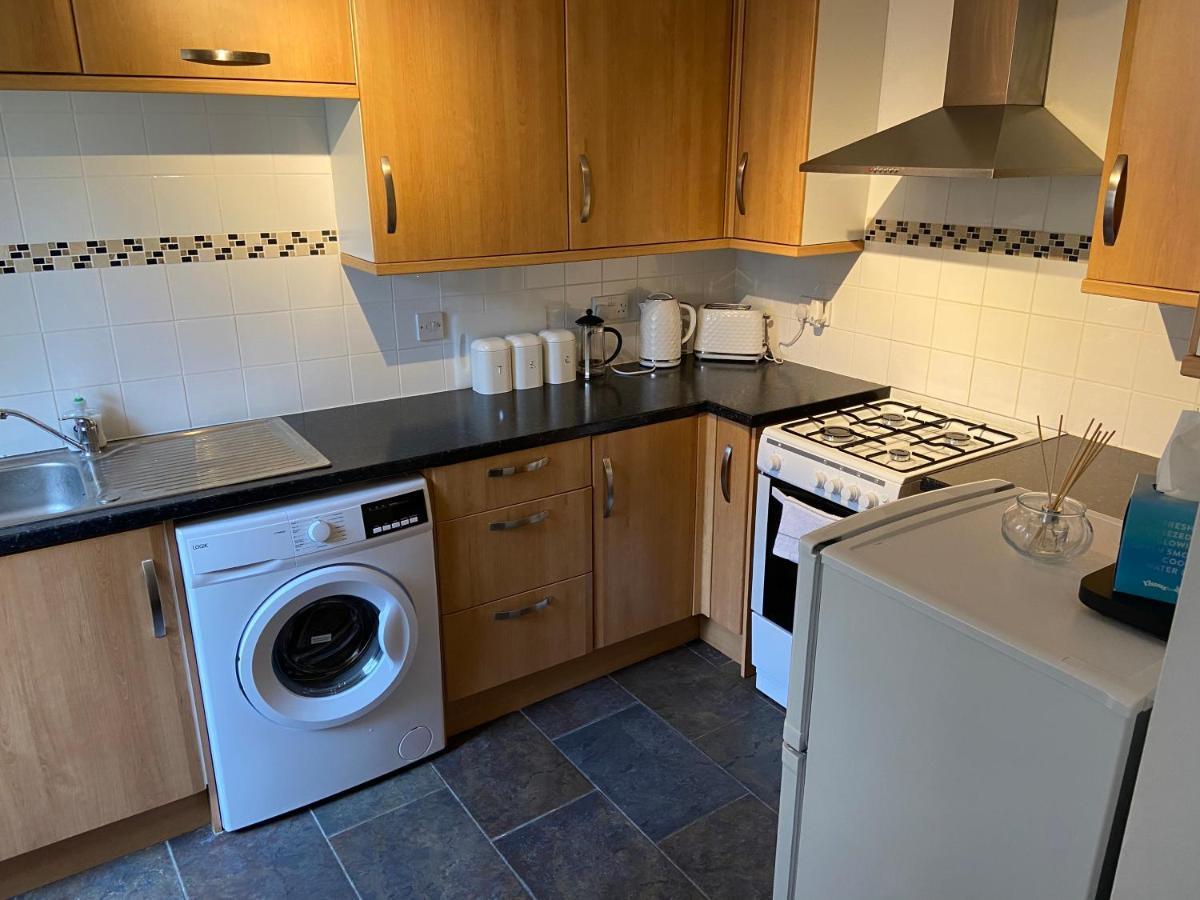 Cosy 3-bedroom House, Stones Throw To Holiday home Weymouth