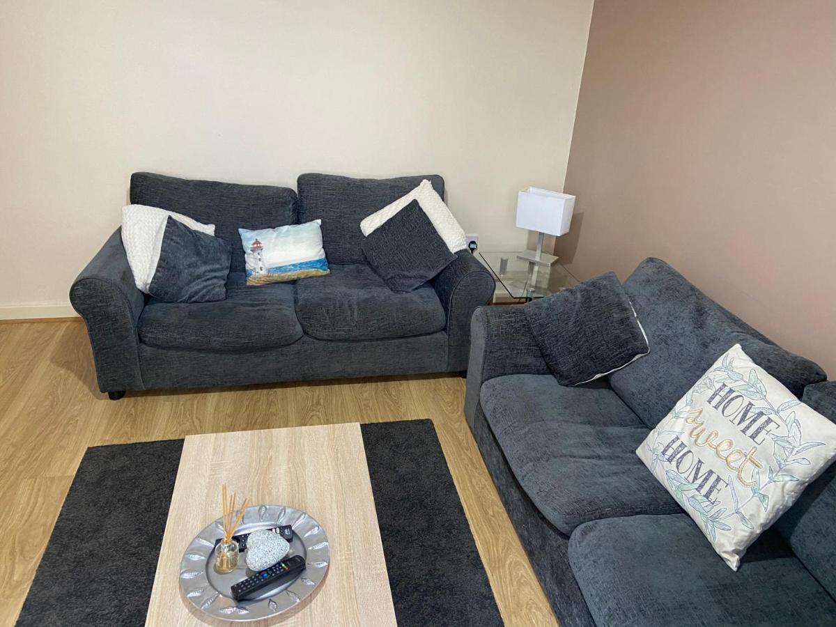 Holiday home Cosy 3-bedroom House, Stones Throw To *